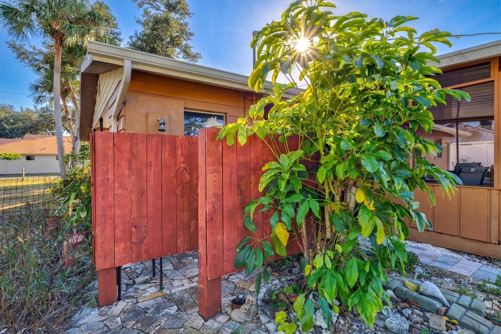 LAUREL VILLA - Residential