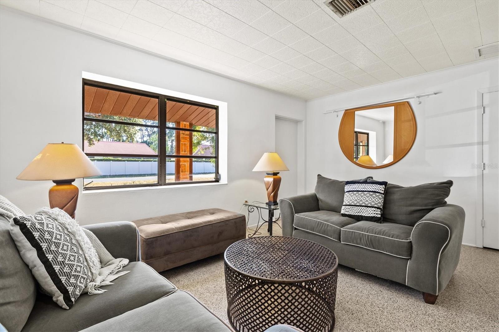 LAUREL VILLA - Residential