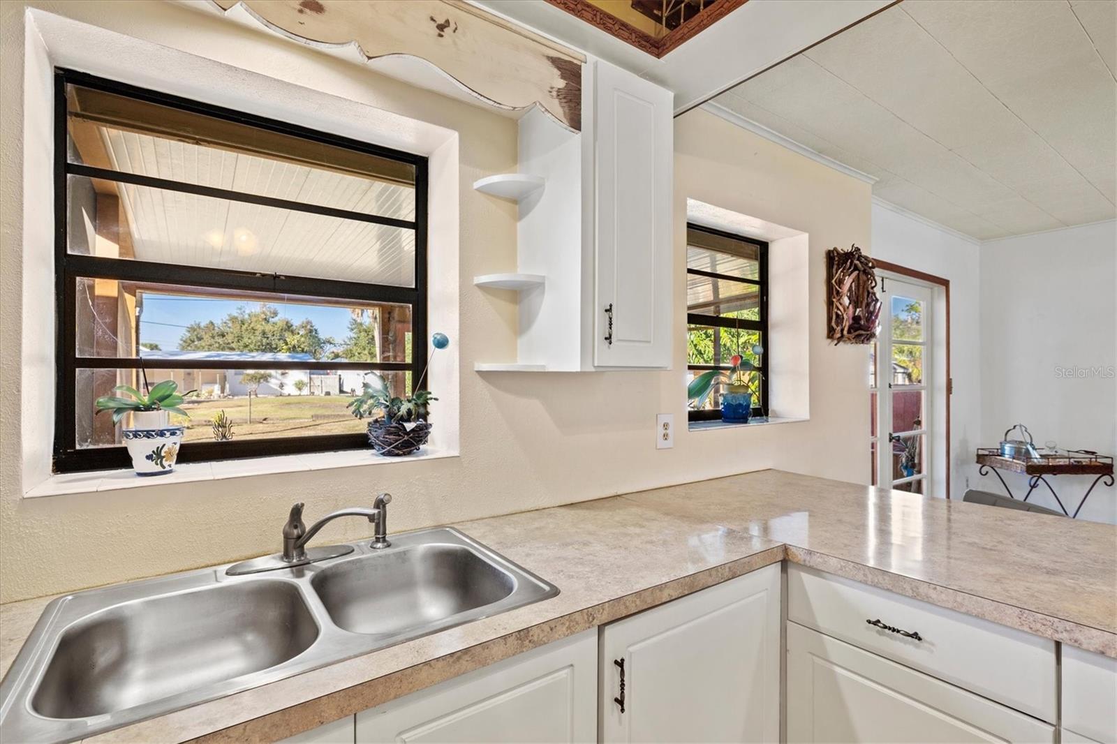 LAUREL VILLA - Residential