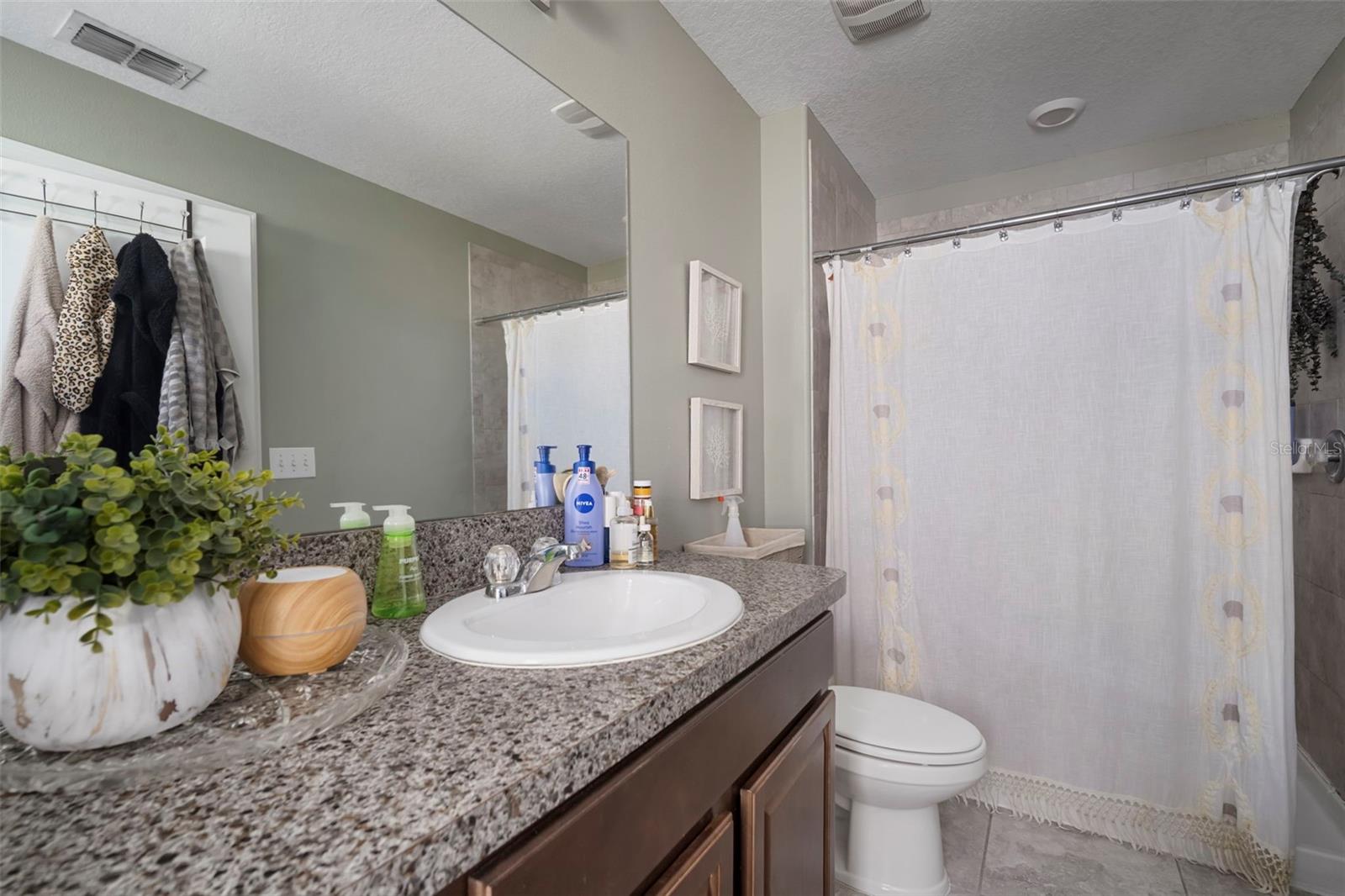 RIVERVIEW LAKES - Residential