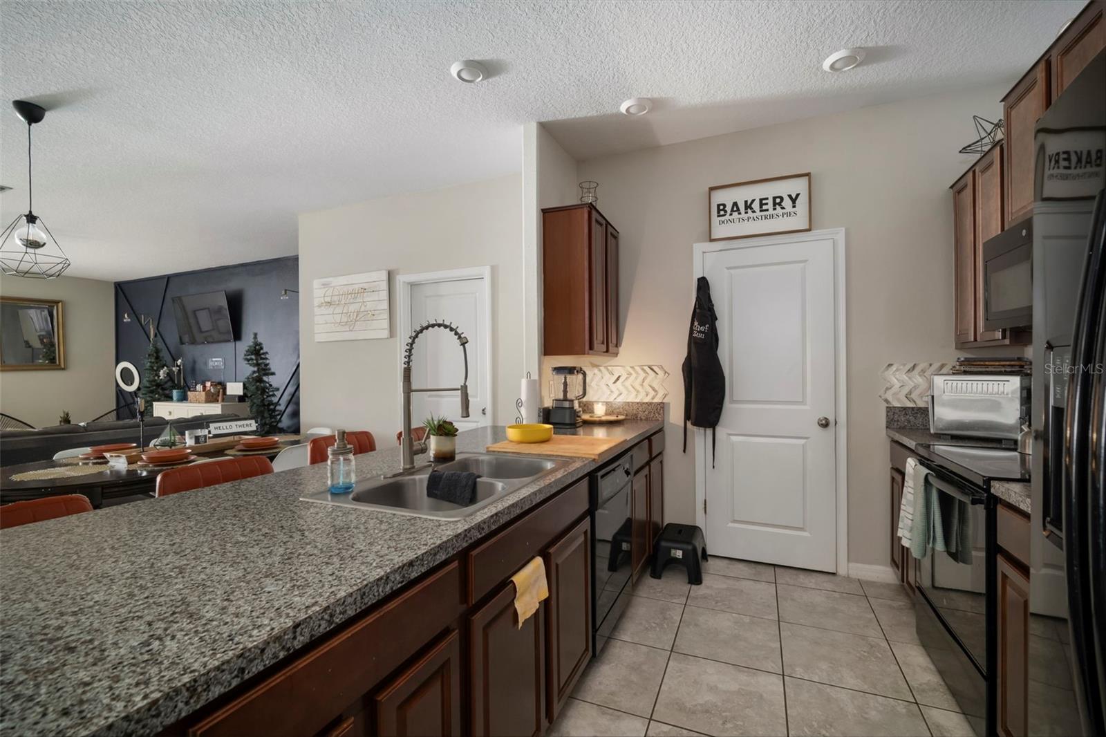 RIVERVIEW LAKES - Residential