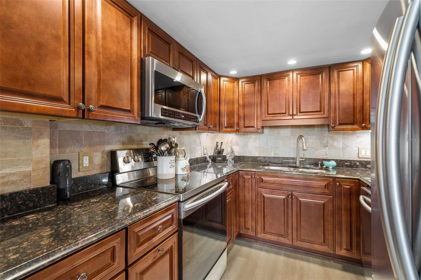 NAUTILUS CONDO - Residential