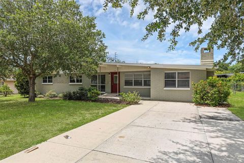 Photo of 203 E Lakeview Avenue, Eustis, FL 32726 (MLS # O6320960) Photo of 203 E Lakeview Avenue, Eustis, FL 32726 (MLS # O6320960)