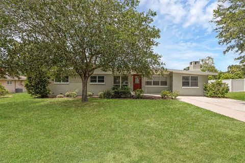 Photo of 203 E Lakeview Avenue, Eustis, FL 32726 (MLS # O6320960)