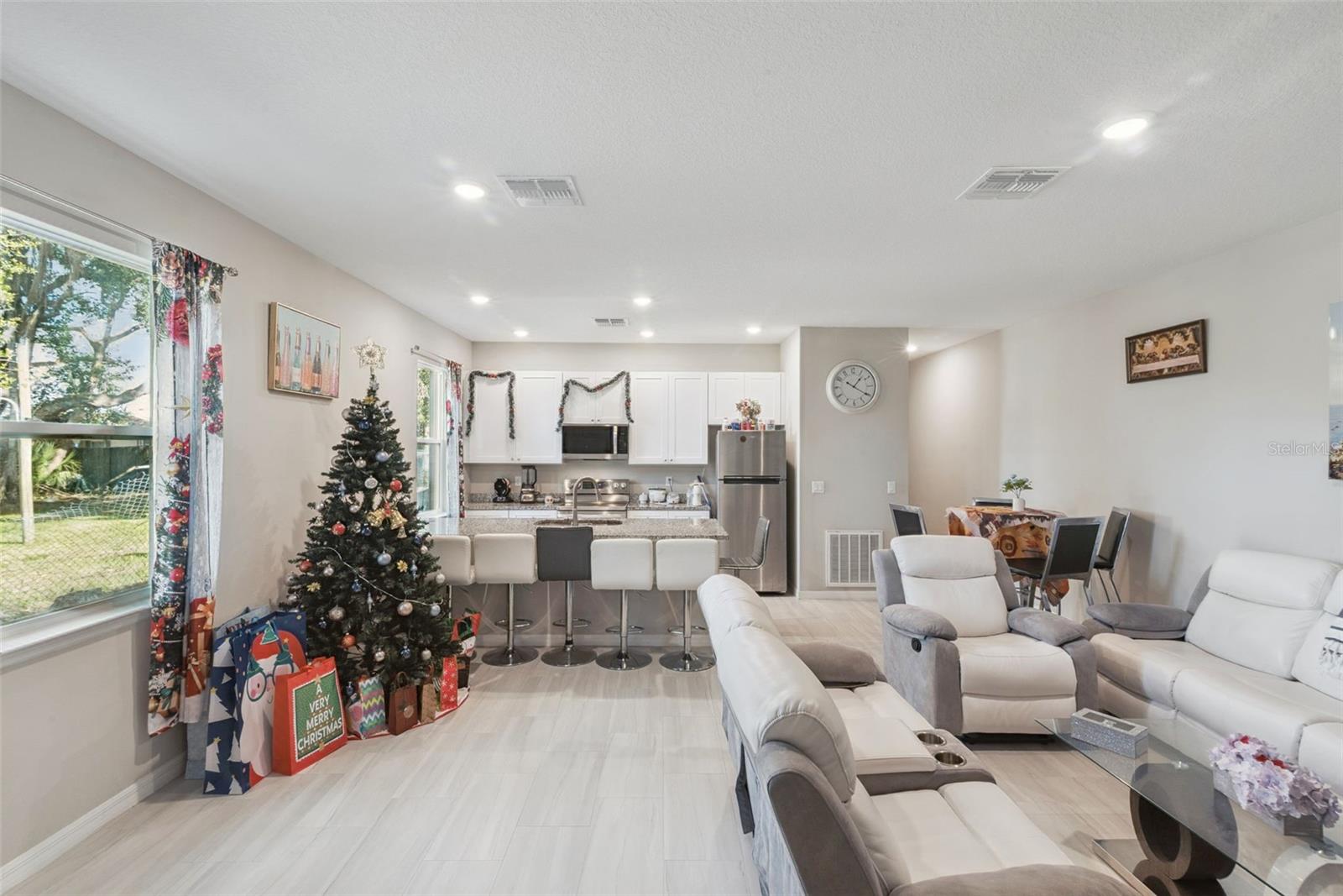 1021/1023 TITCOMB STREET