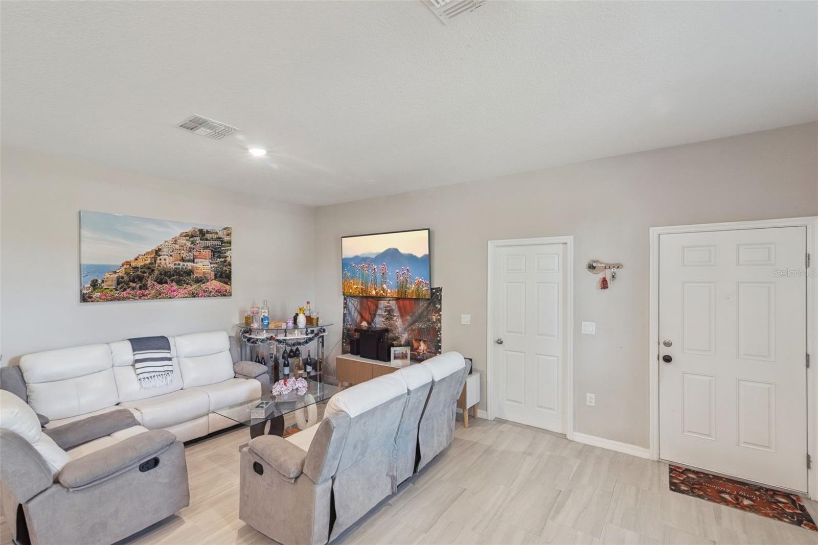 1021/1023 TITCOMB STREET