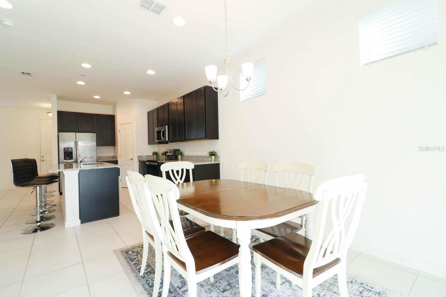 SUMMERLAKE GRVS - Residential