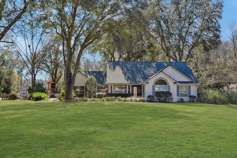 Photo of 422 SW Magnolia Lane, Fort White, FL 32038 (MLS # GC537579)