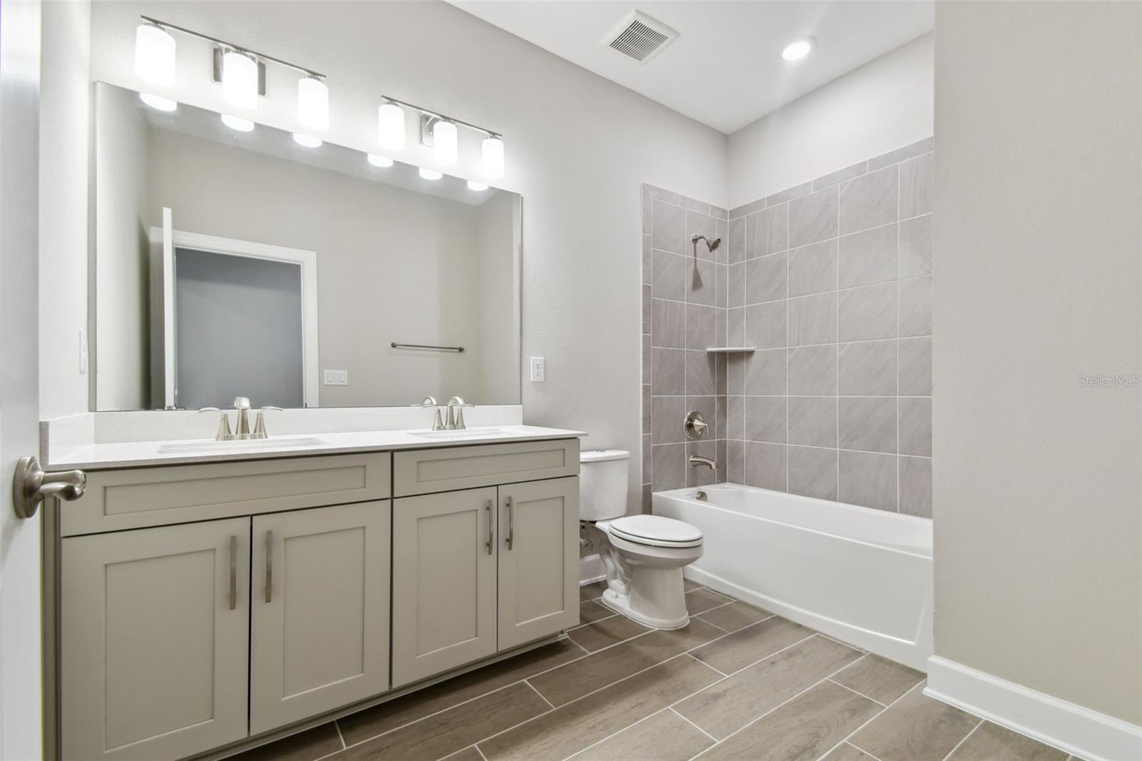 VENICE WOODLANDS PH 2B - Residential