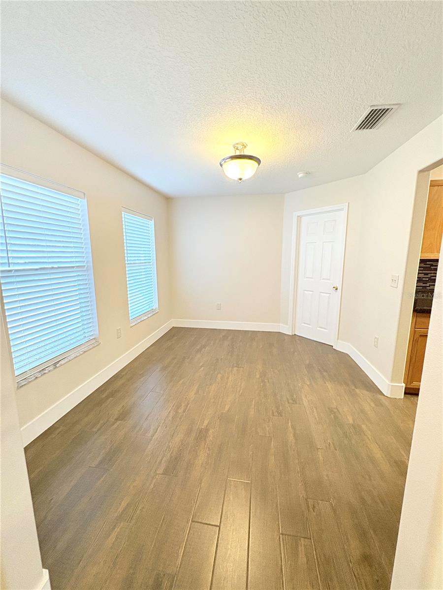 NORTH OAKS ESTATES - Residential Lease