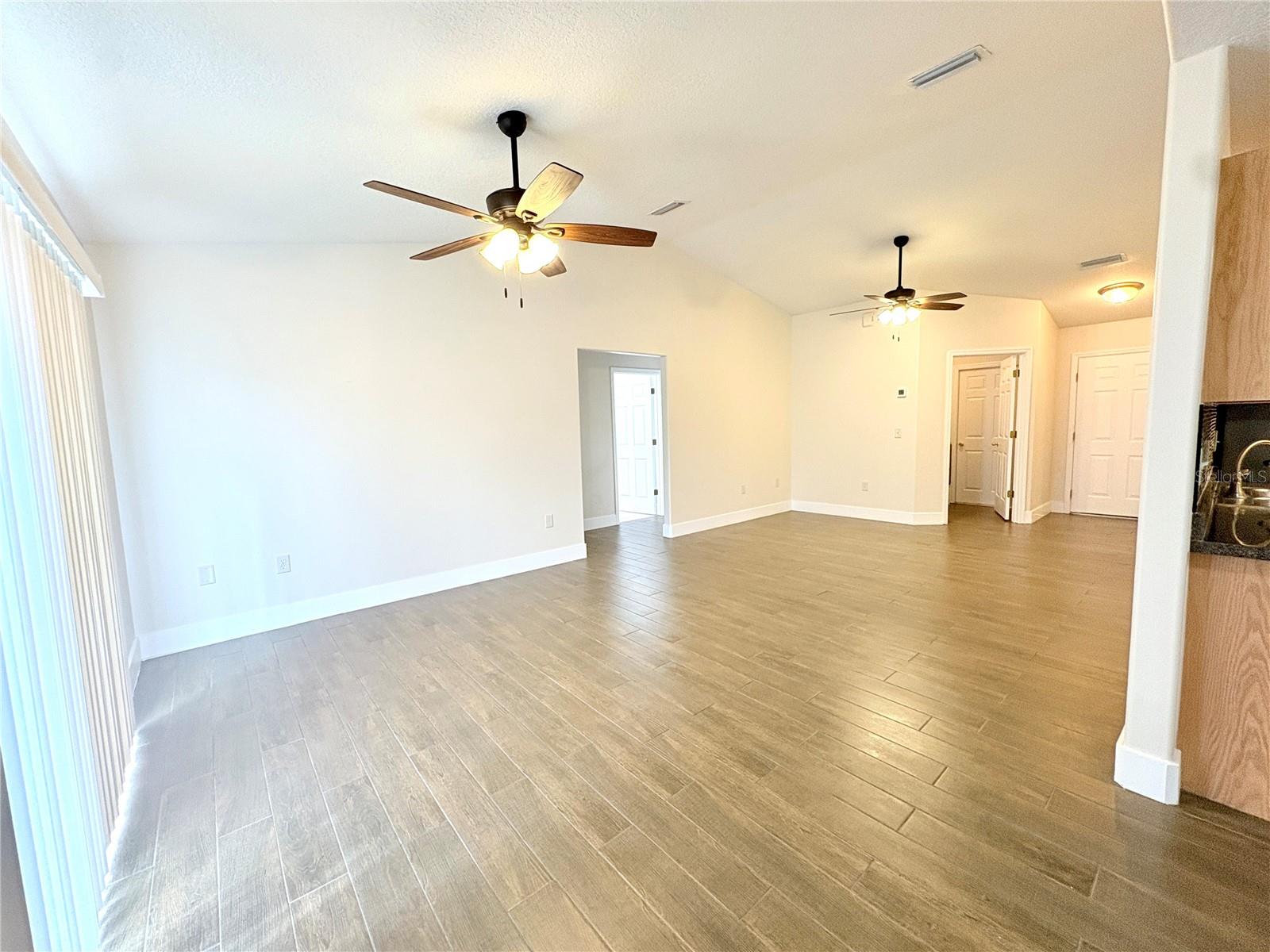 NORTH OAKS ESTATES - Residential Lease