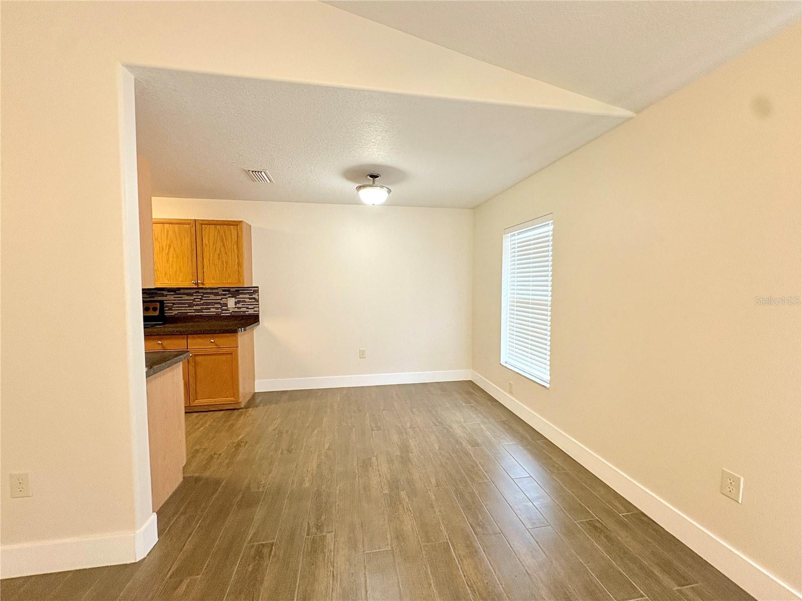 NORTH OAKS ESTATES - Residential Lease