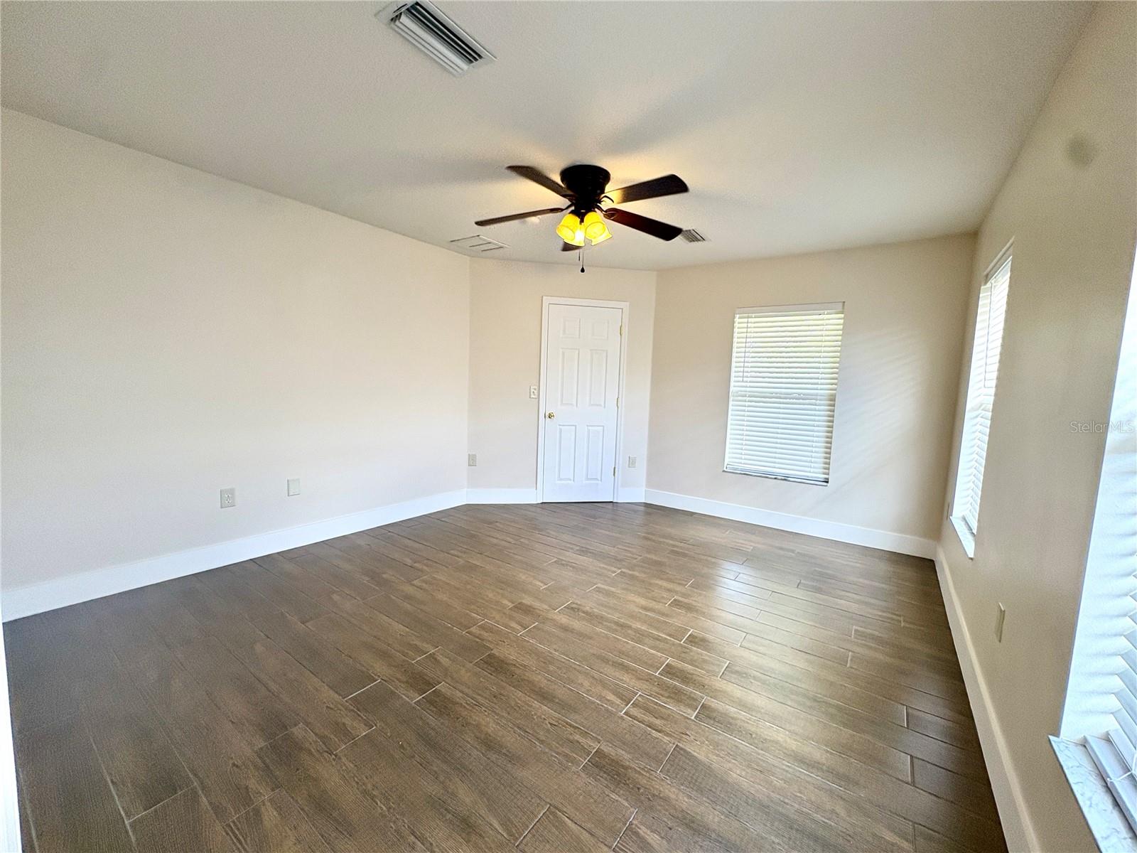 NORTH OAKS ESTATES - Residential Lease