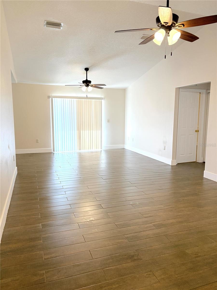 NORTH OAKS ESTATES - Residential Lease