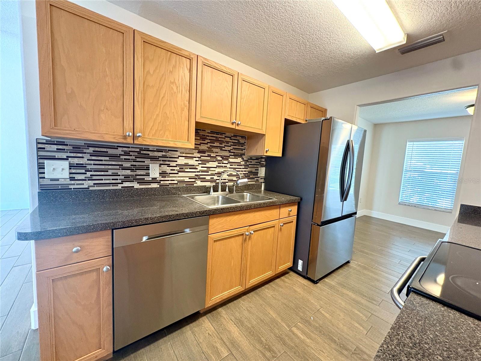 NORTH OAKS ESTATES - Residential Lease