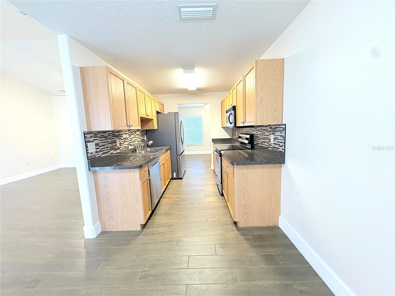 NORTH OAKS ESTATES - Residential Lease