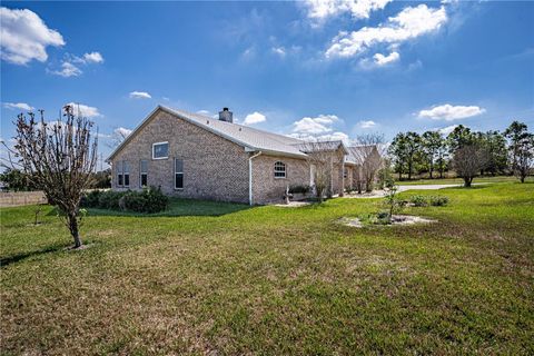 A home in LAKE ALFRED