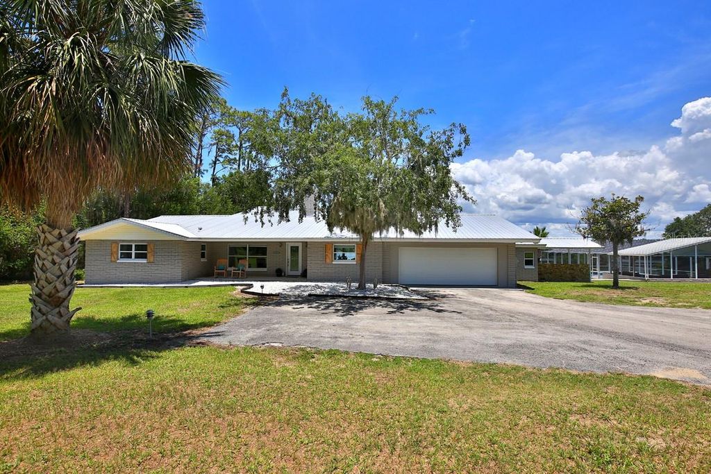 Photo of 10893 SE 141 Avenue Road, Ocklawaha, FL 32179 (MLS # OM703382)