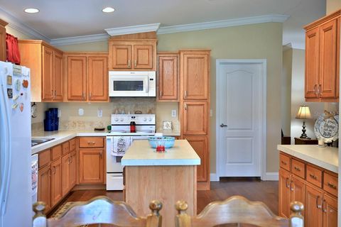 Tiny photo for 10893 SE 141 Avenue Road, Ocklawaha, FL 32179 (MLS # OM703382)