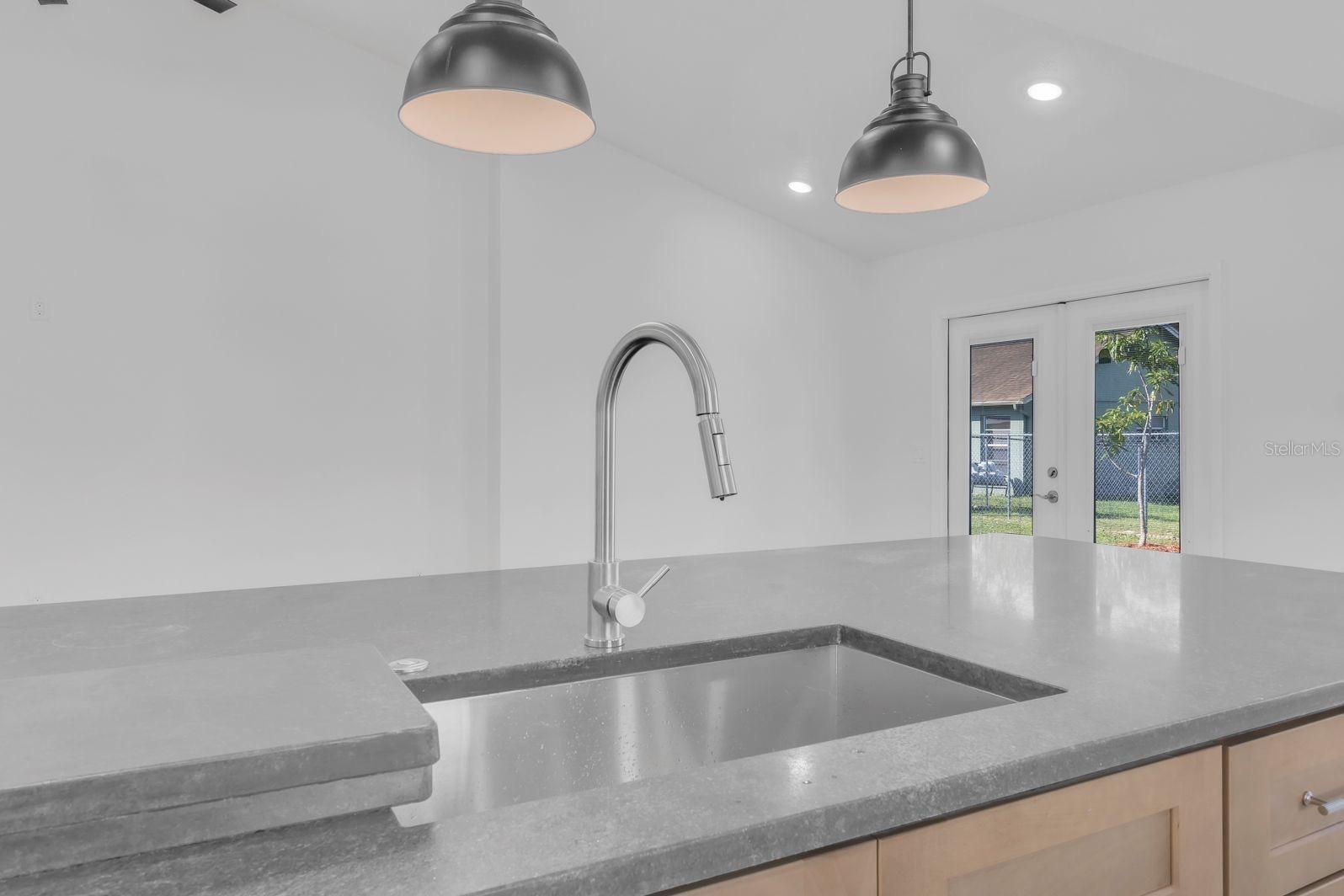 MILL RUN UNIT 6 - Residential Lease