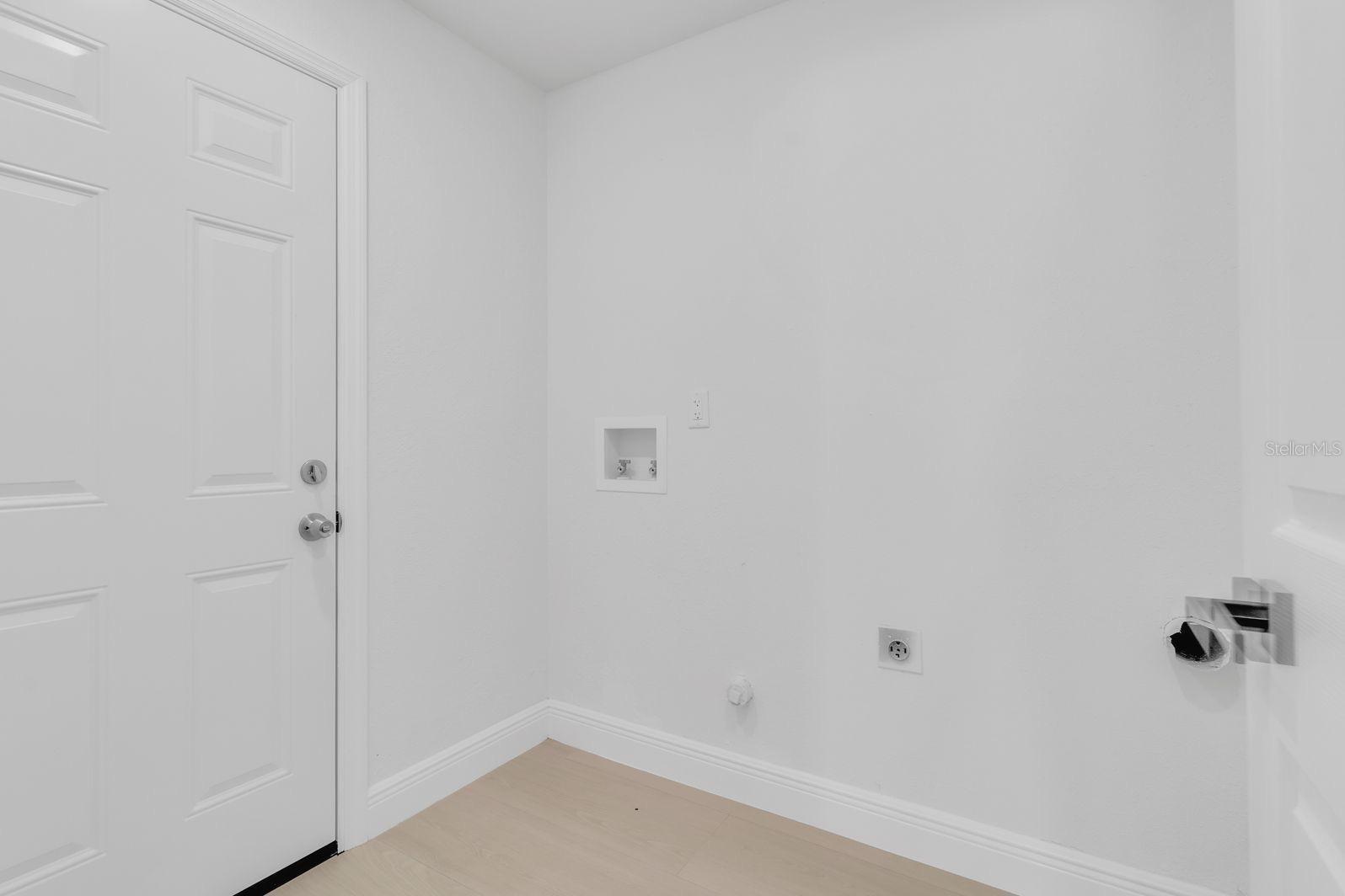 MILL RUN UNIT 6 - Residential Lease