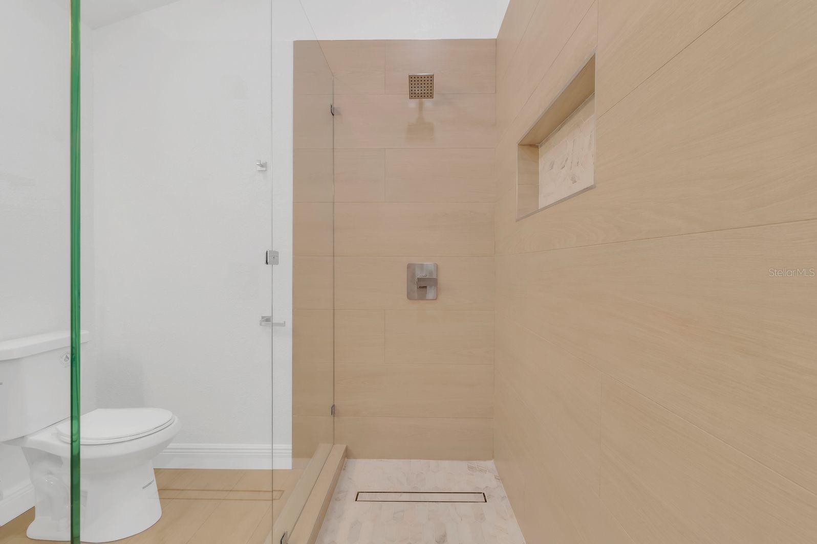 MILL RUN UNIT 6 - Residential Lease