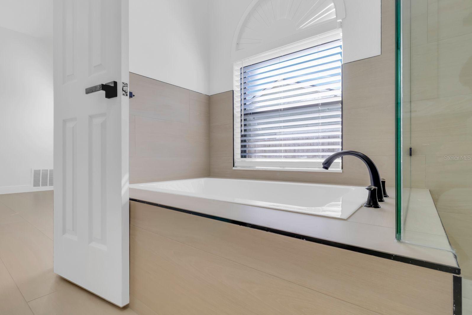 MILL RUN UNIT 6 - Residential Lease