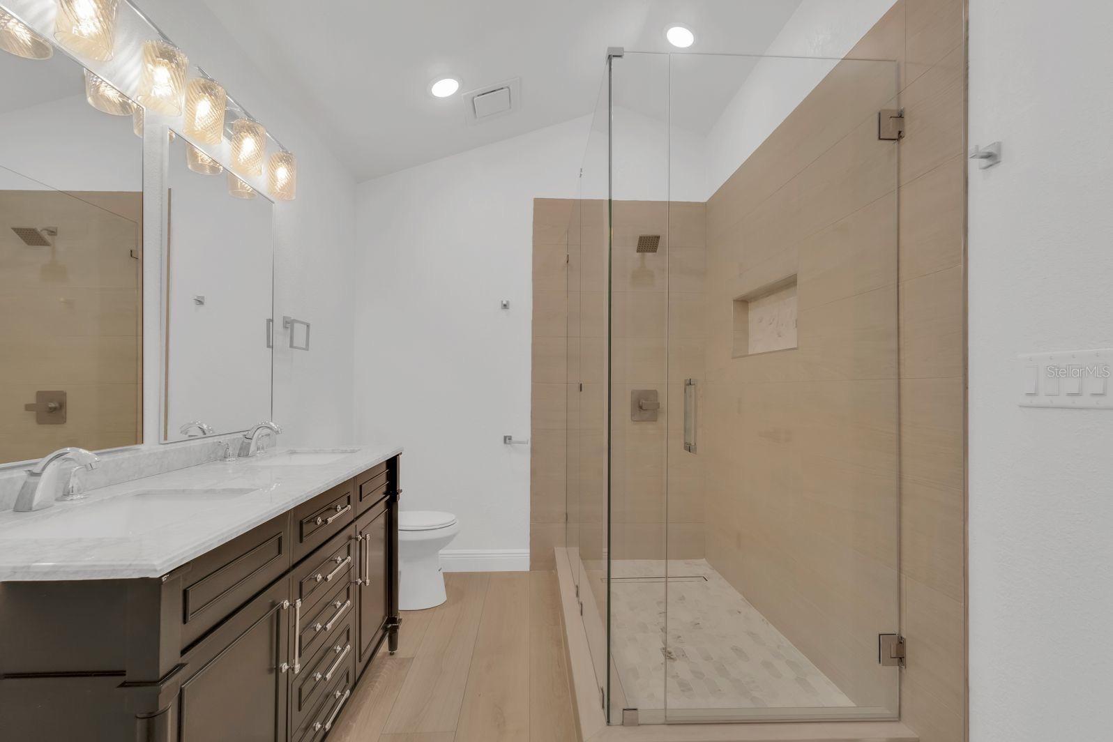 MILL RUN UNIT 6 - Residential Lease