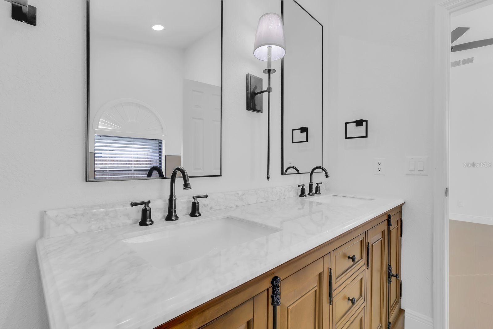 MILL RUN UNIT 6 - Residential Lease