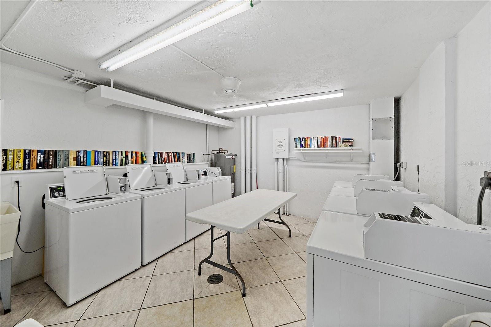 LIDO HARBOUR TOWERS - Residential