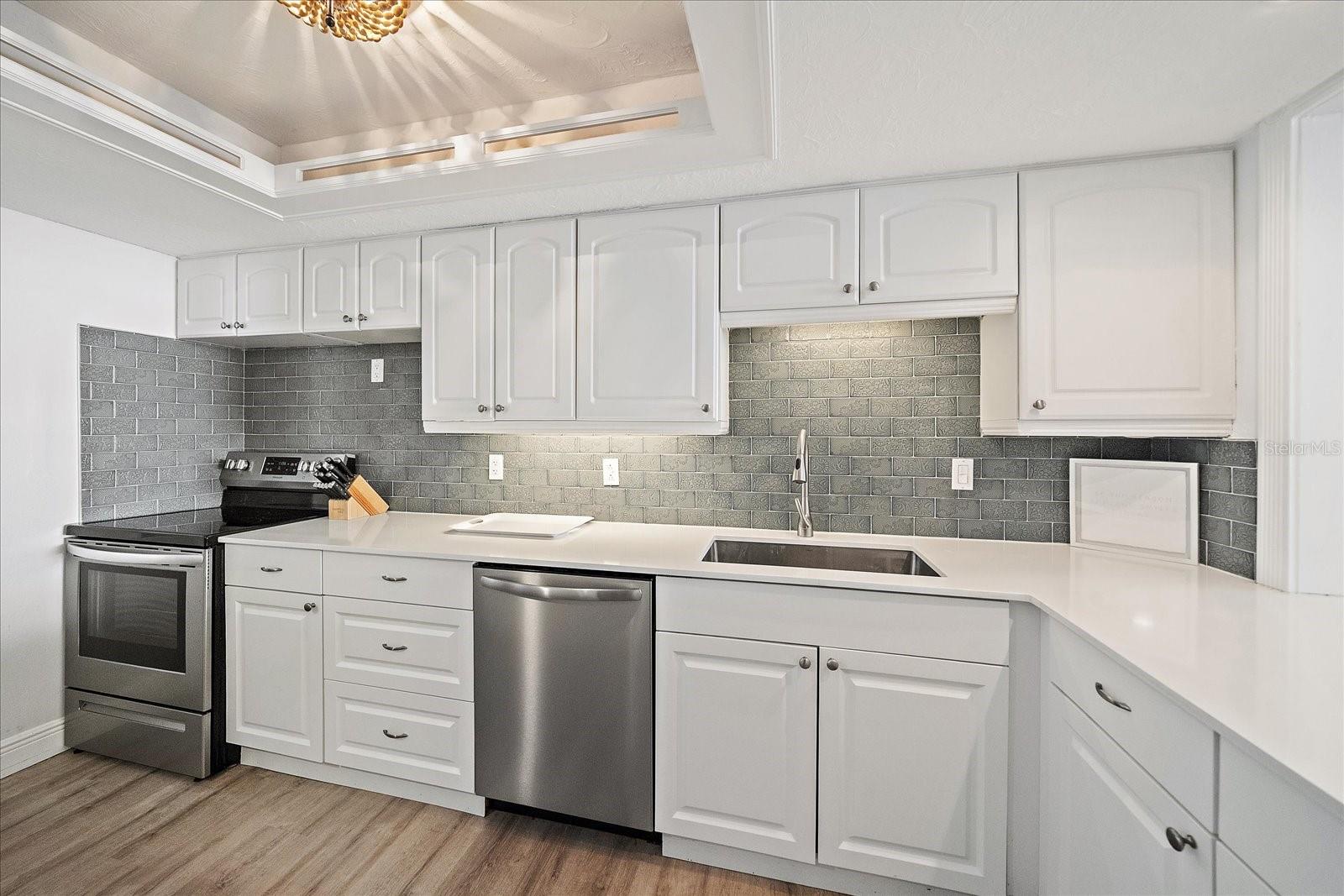 LIDO HARBOUR TOWERS - Residential