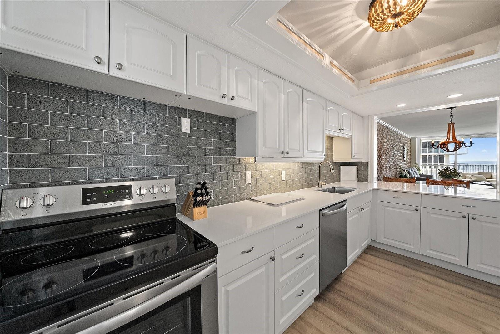 LIDO HARBOUR TOWERS - Residential