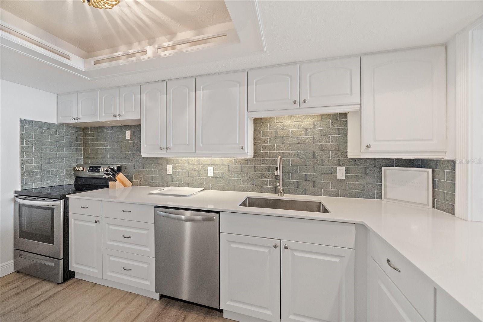 LIDO HARBOUR TOWERS - Residential