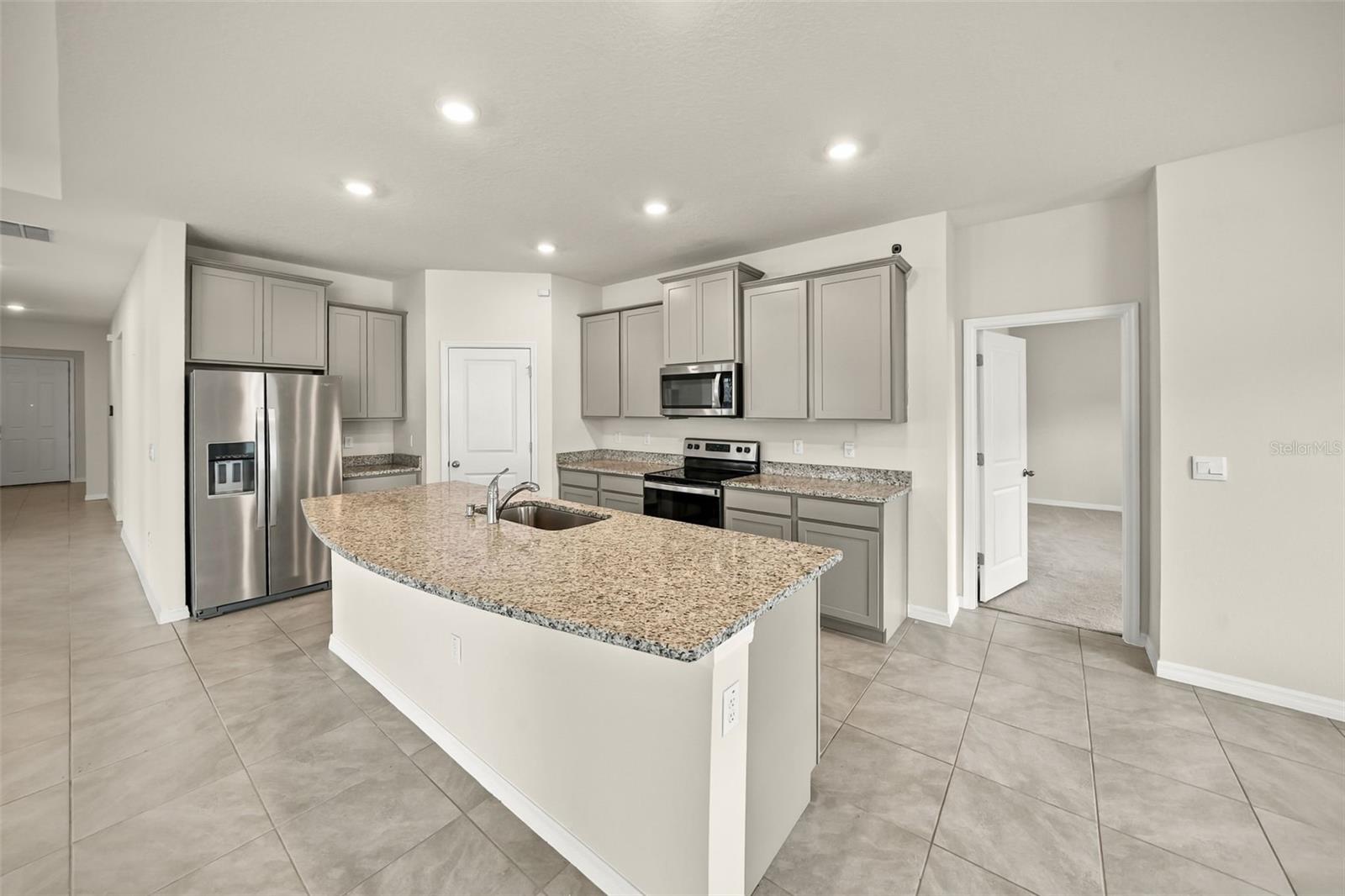 12401 SHINING WILLOW STREET, RIVERVIEW, FL, 33579 4 12401 SHINING WILLOW STREET