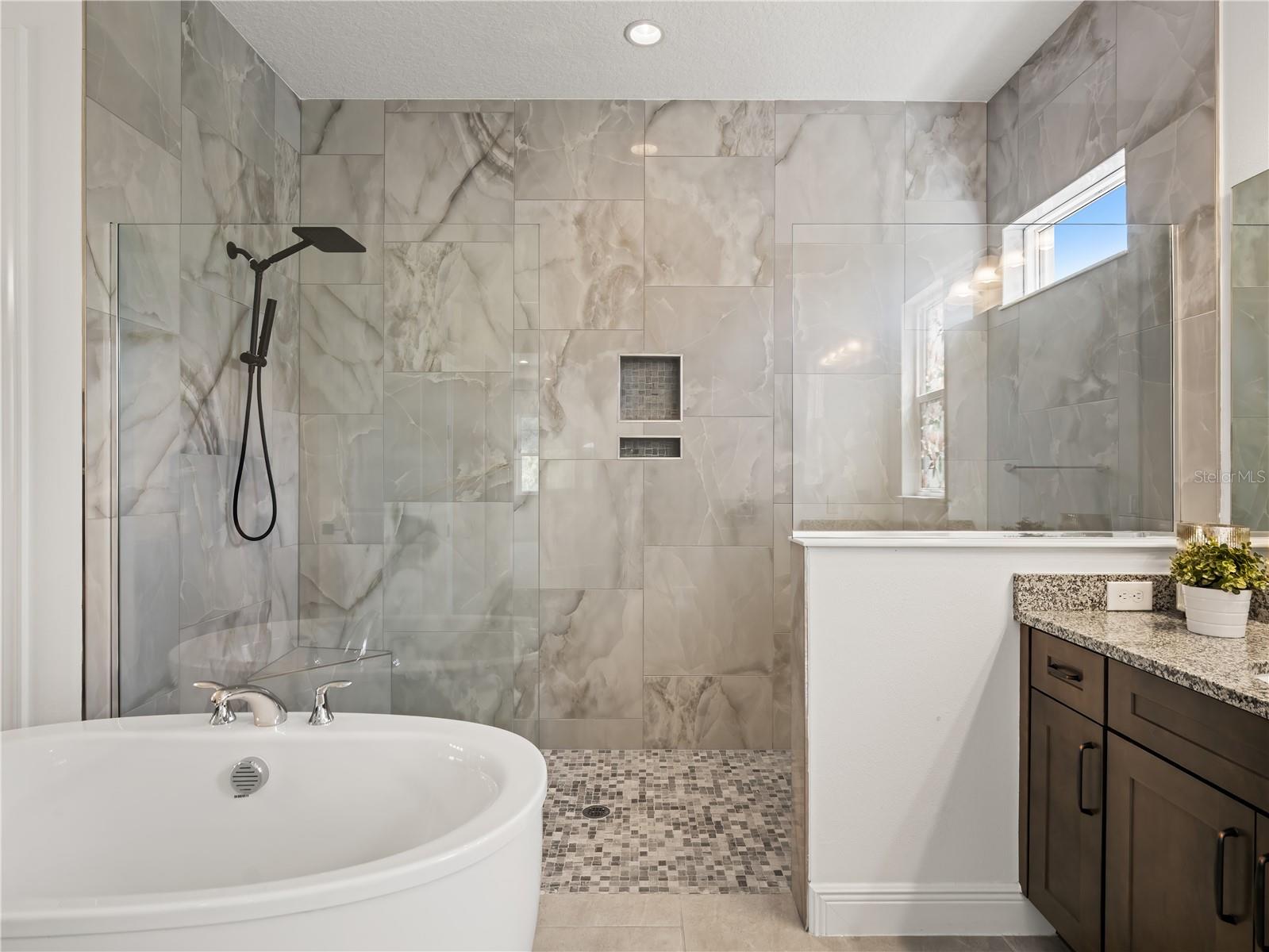 LAUREL POINTE PH 1 - Residential