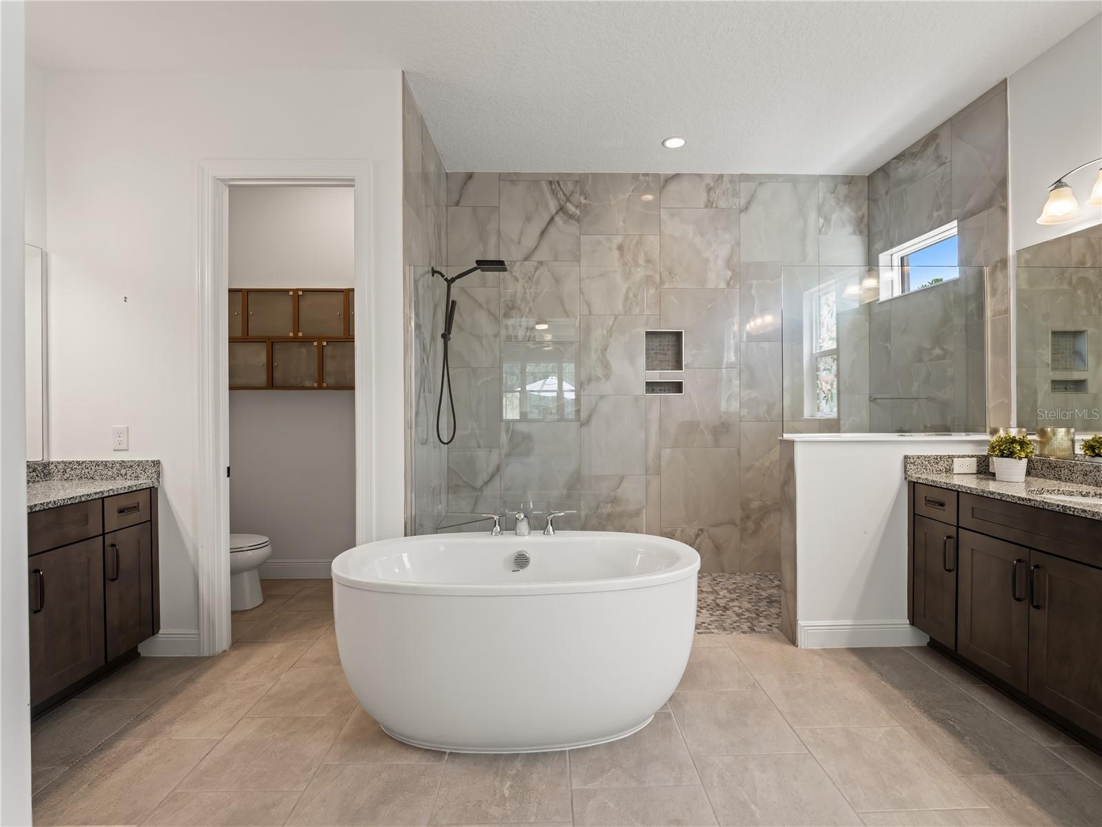 LAUREL POINTE PH 1 - Residential