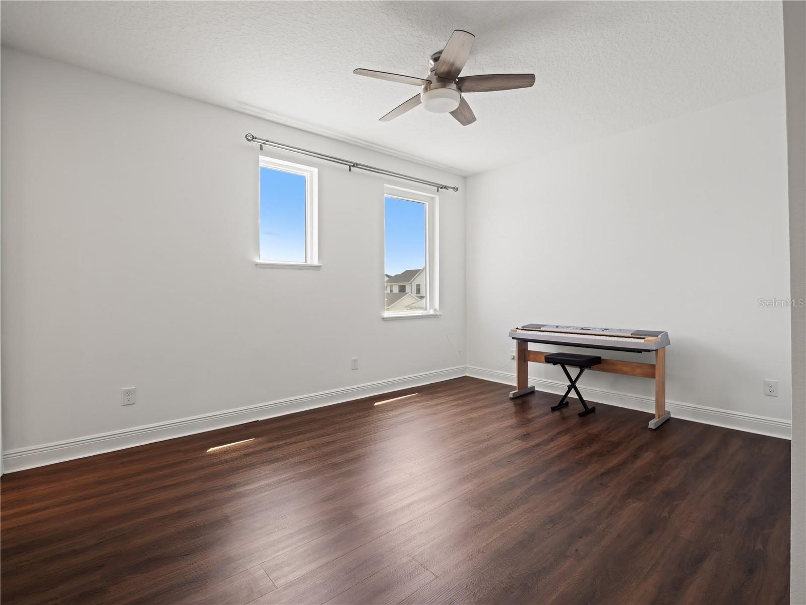 LAUREL POINTE PH 1 - Residential