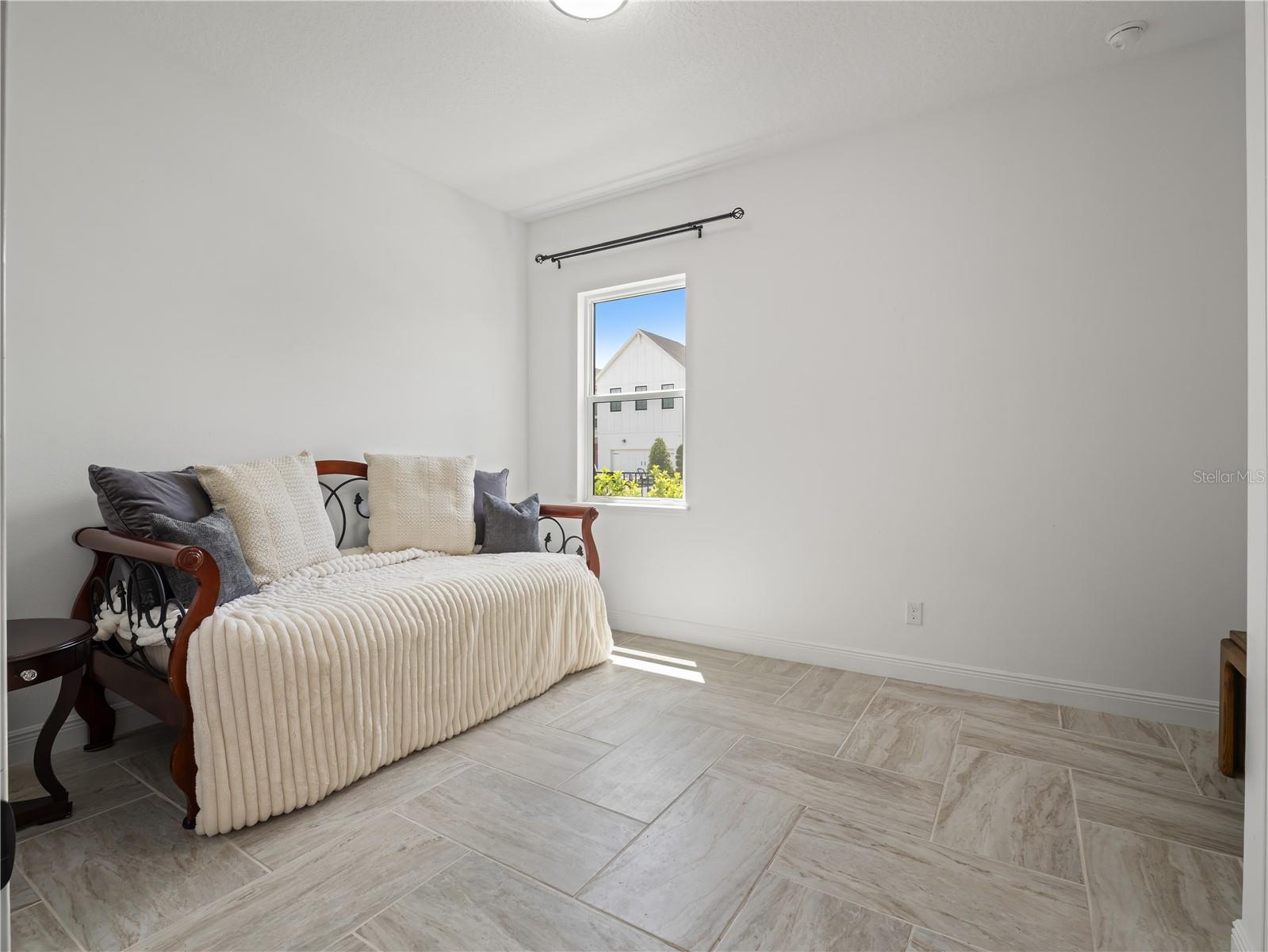 LAUREL POINTE PH 1 - Residential