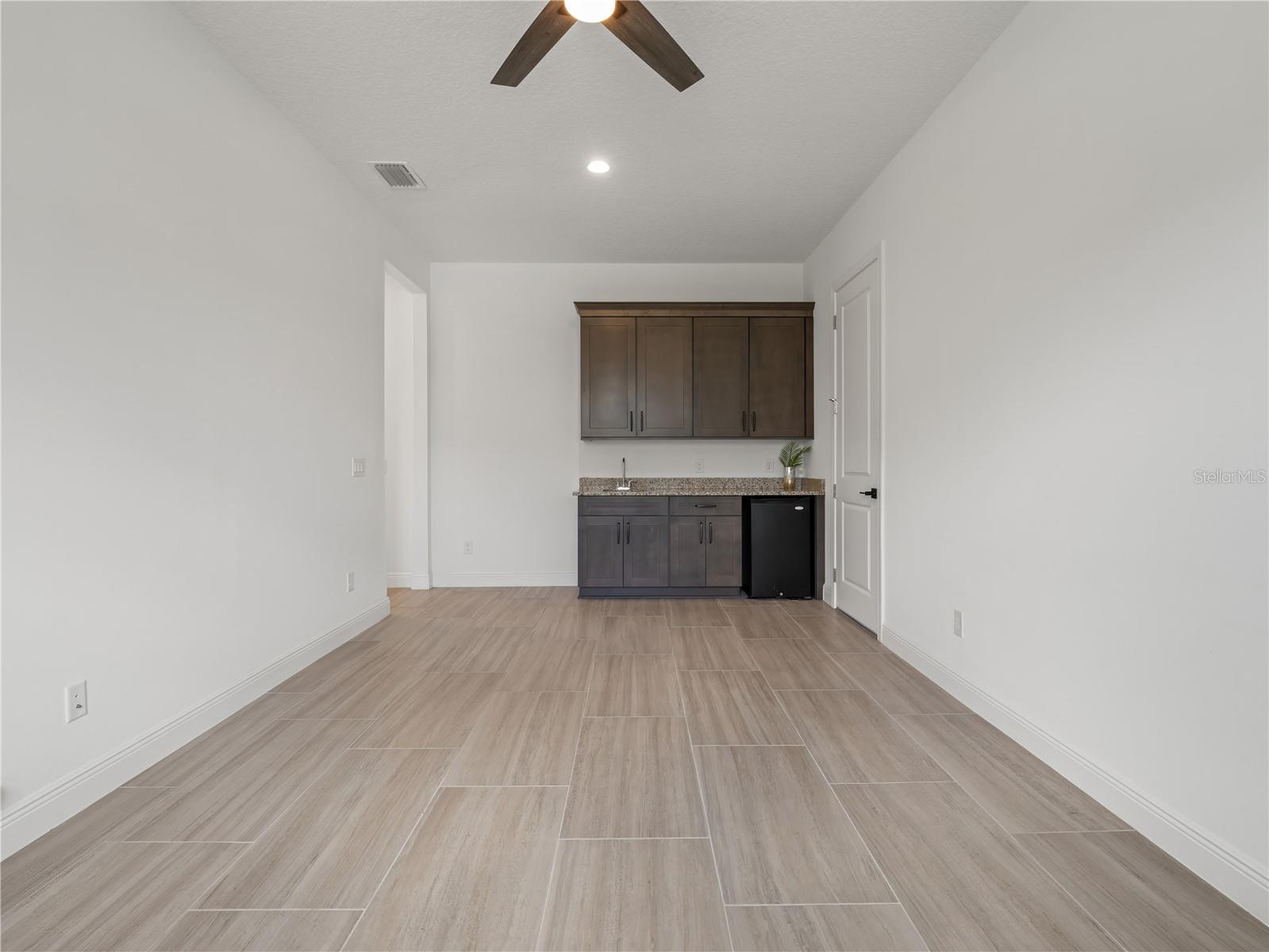 LAUREL POINTE PH 1 - Residential