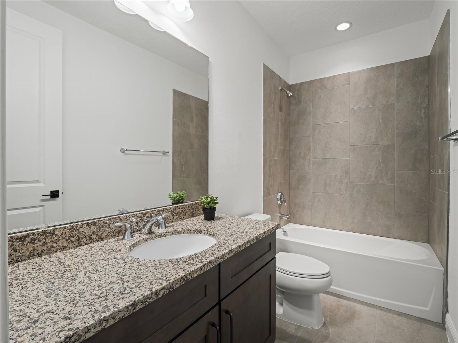 LAUREL POINTE PH 1 - Residential