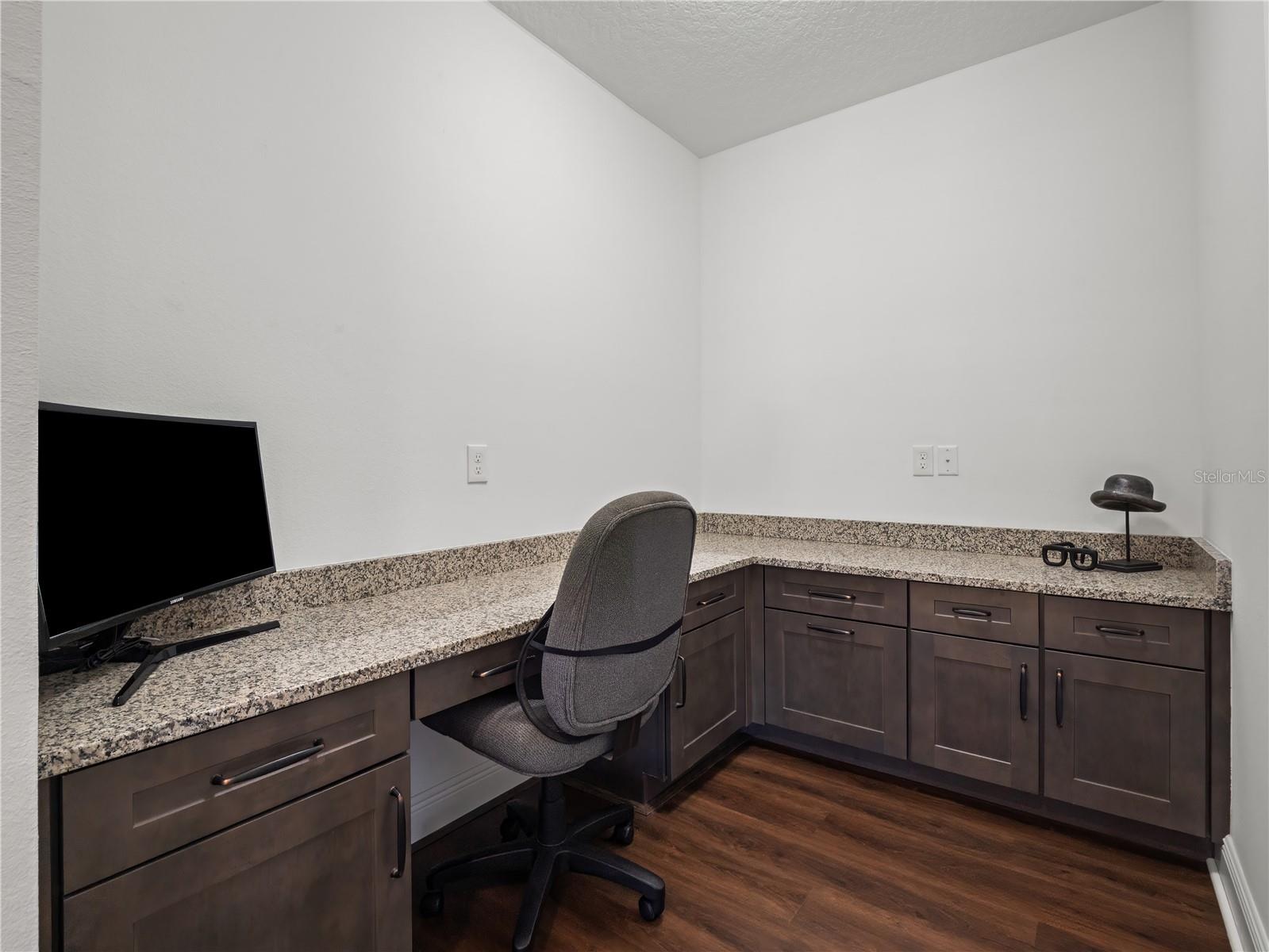 LAUREL POINTE PH 1 - Residential