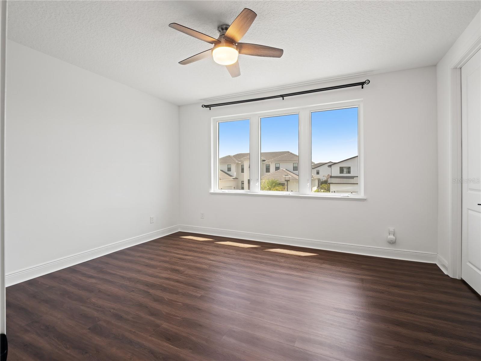 LAUREL POINTE PH 1 - Residential