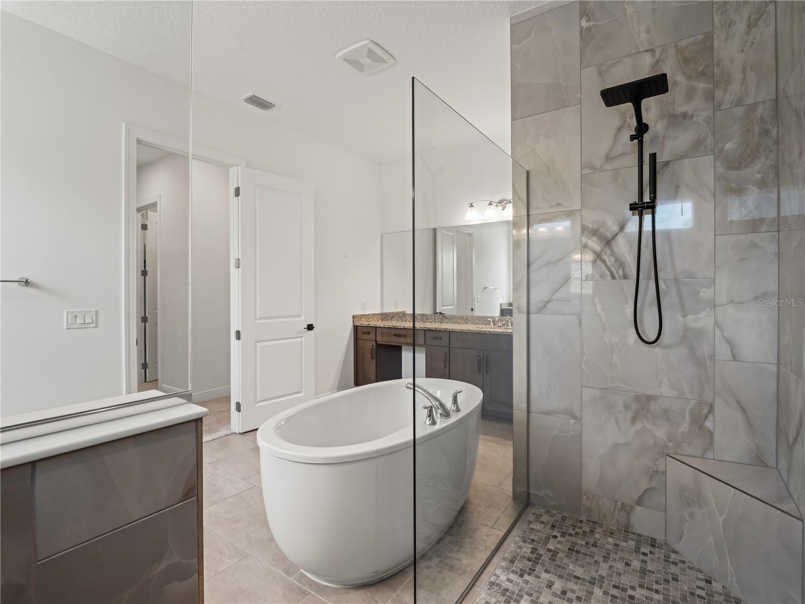 LAUREL POINTE PH 1 - Residential