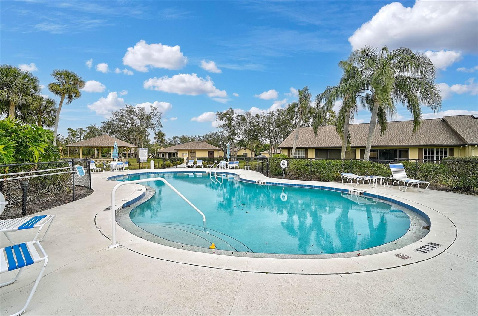 WOODLAKE VILLAS AT PALM-AIRE X - Residential