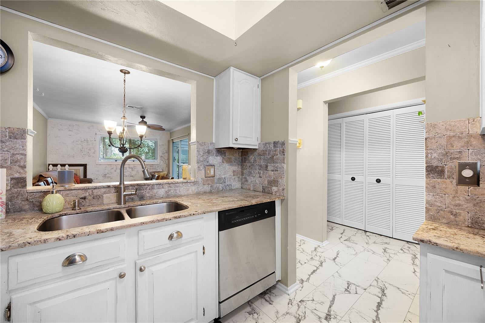 1001 PINE ISLE LANE 1001