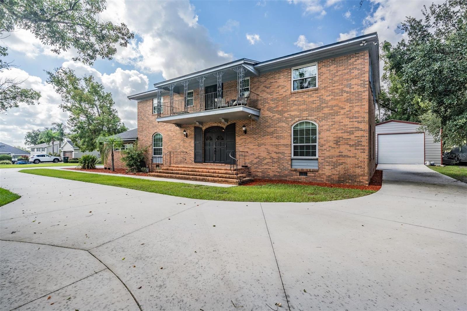 811 FAIRLINGTON DRIVE