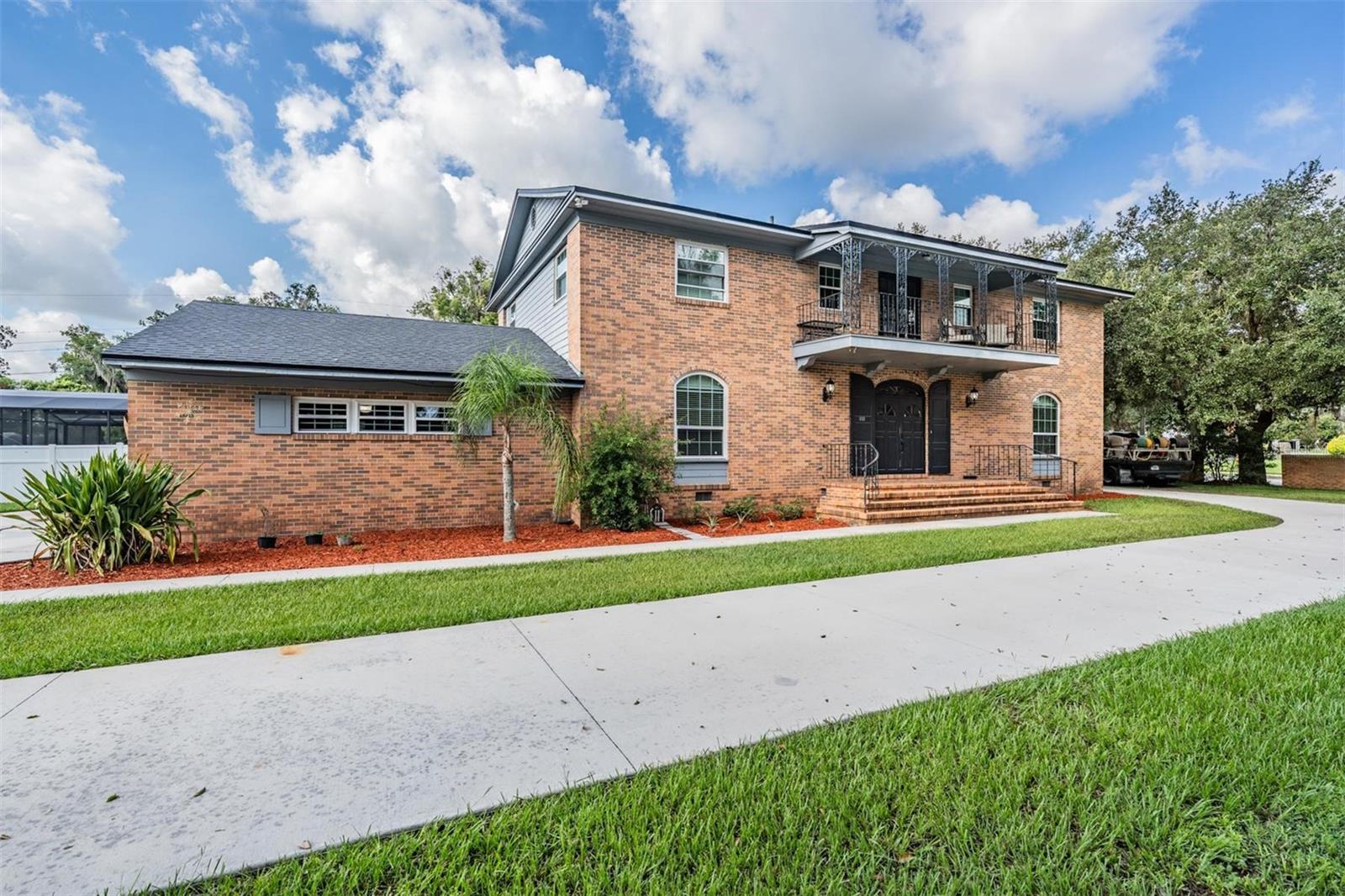 811 FAIRLINGTON DRIVE