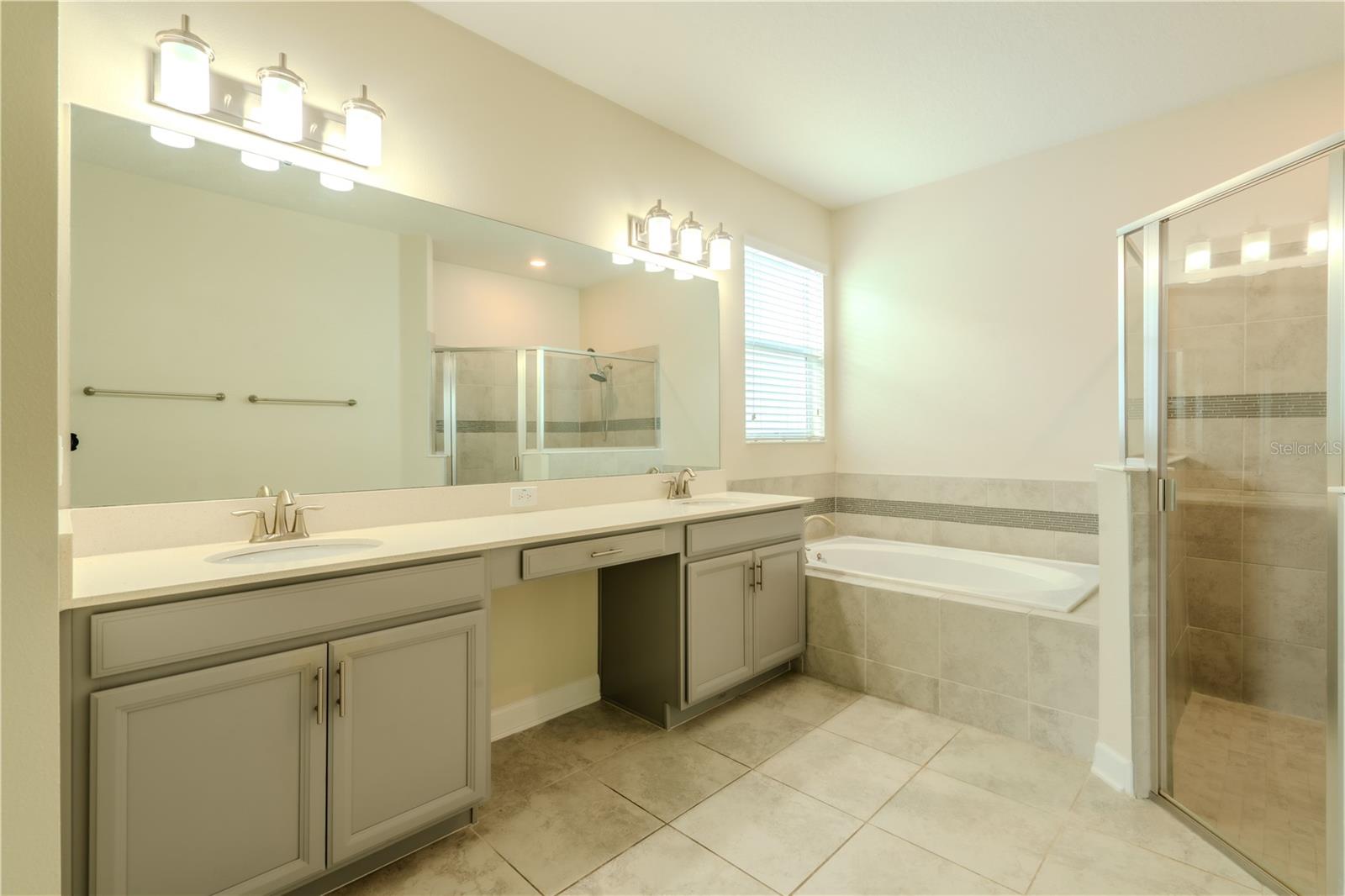 OAKS/MOSS PARK PH 4 - Residential Lease