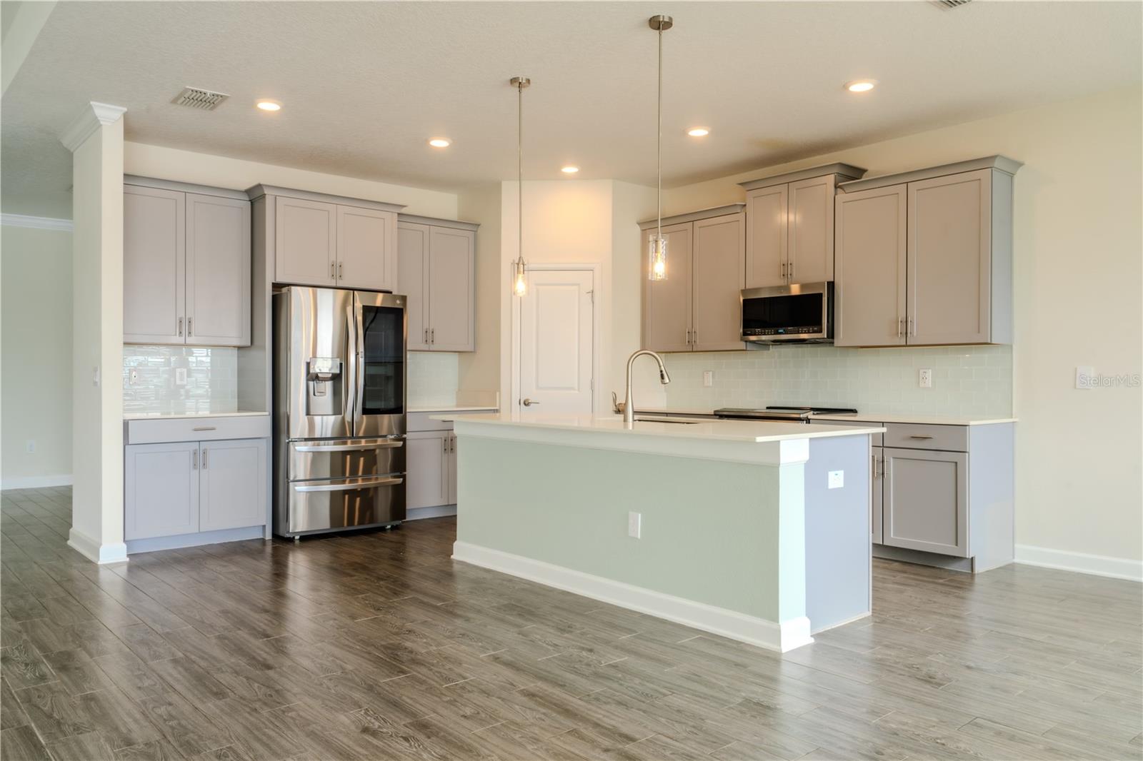 OAKS/MOSS PARK PH 4 - Residential Lease