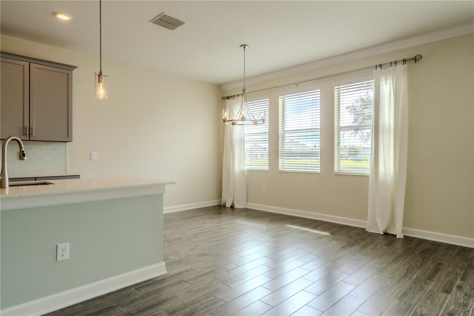 OAKS/MOSS PARK PH 4 - Residential Lease